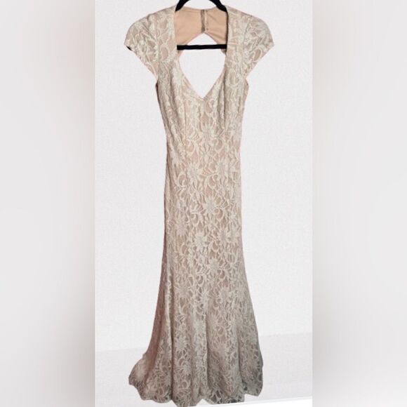 Morgan & Company Sparkling Lace
Formal - Picture 4 of 8